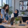 Équipe ALLSAFE SOLUTIONS en réunion autour d’un ordinateur portable