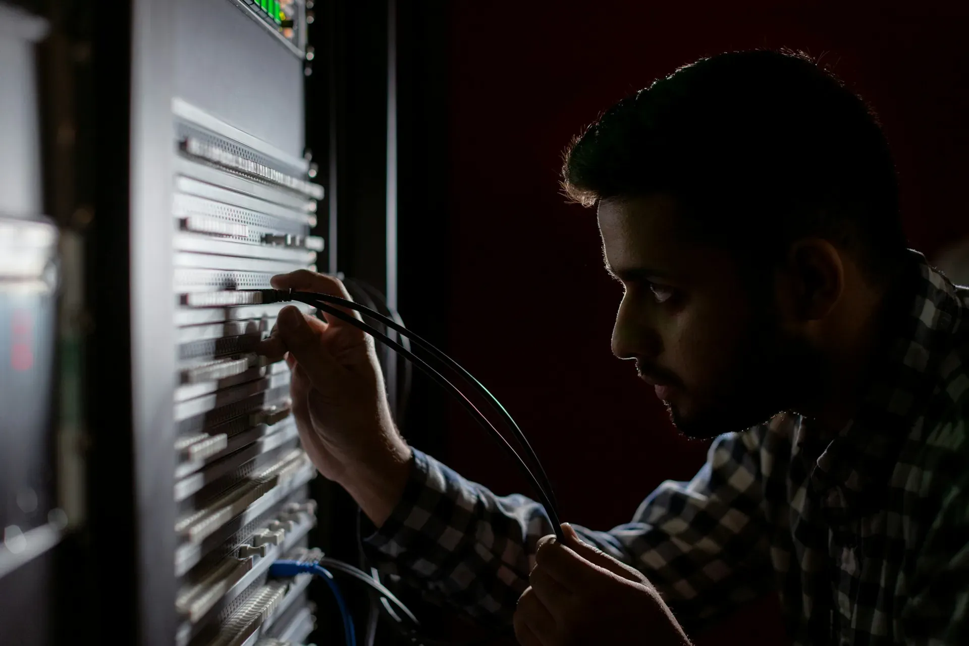 Commutateur réseau avec câbles fibre optique
